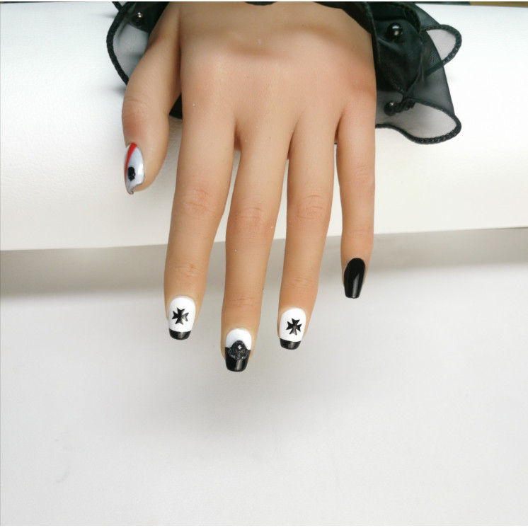 PRESS ON NAILS: BLACK TEMPLAR