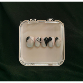 PRESS ON NAILS: GLAM CHIC 1