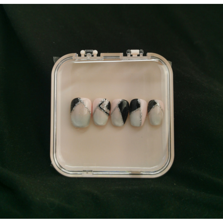 PRESS ON NAILS: GLAM CHIC 1