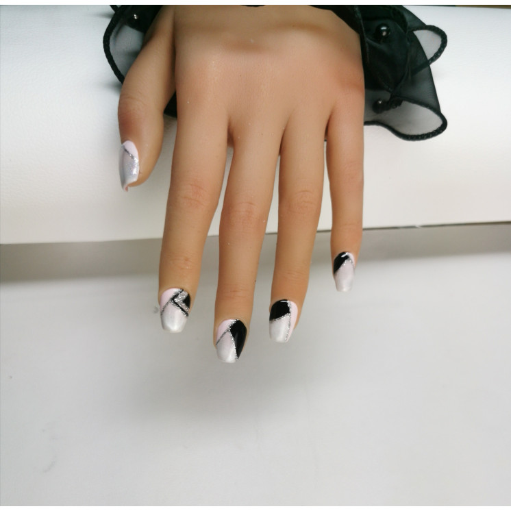 PRESS ON NAILS: GLAM CHIC 1