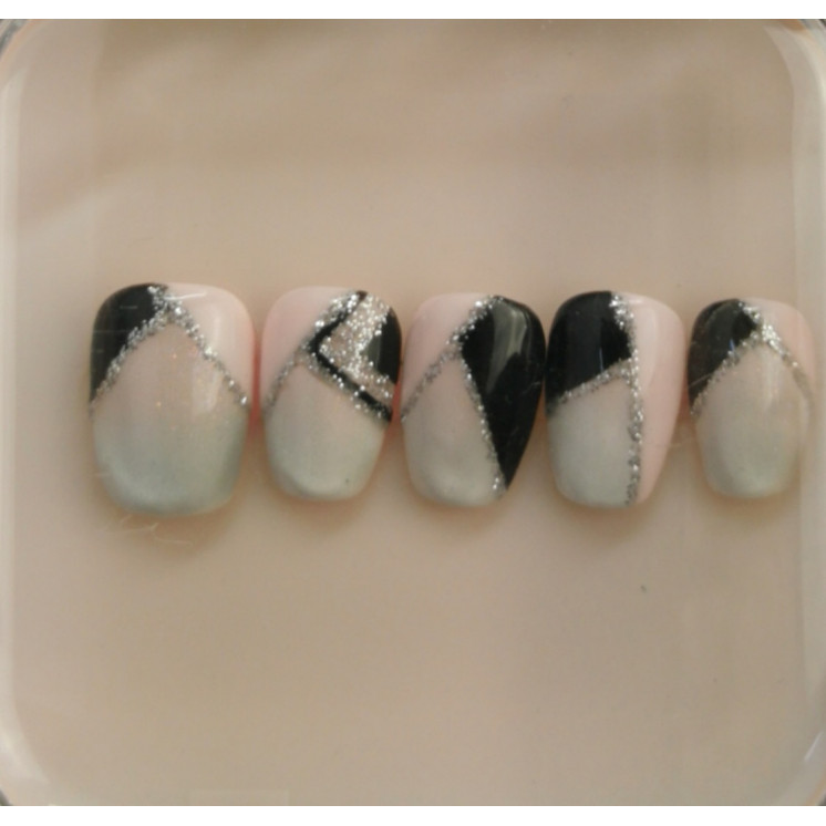 PRESS ON NAILS: GLAM CHIC 1