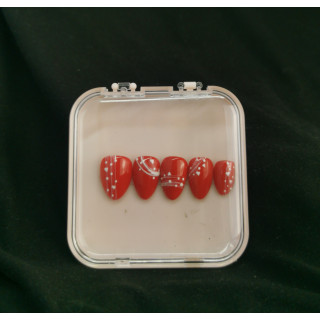 PRESS ON NAILS: ROUGE