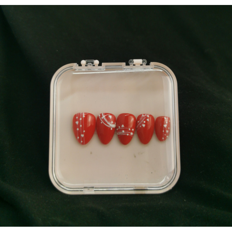 PRESS ON NAILS: ROUGE