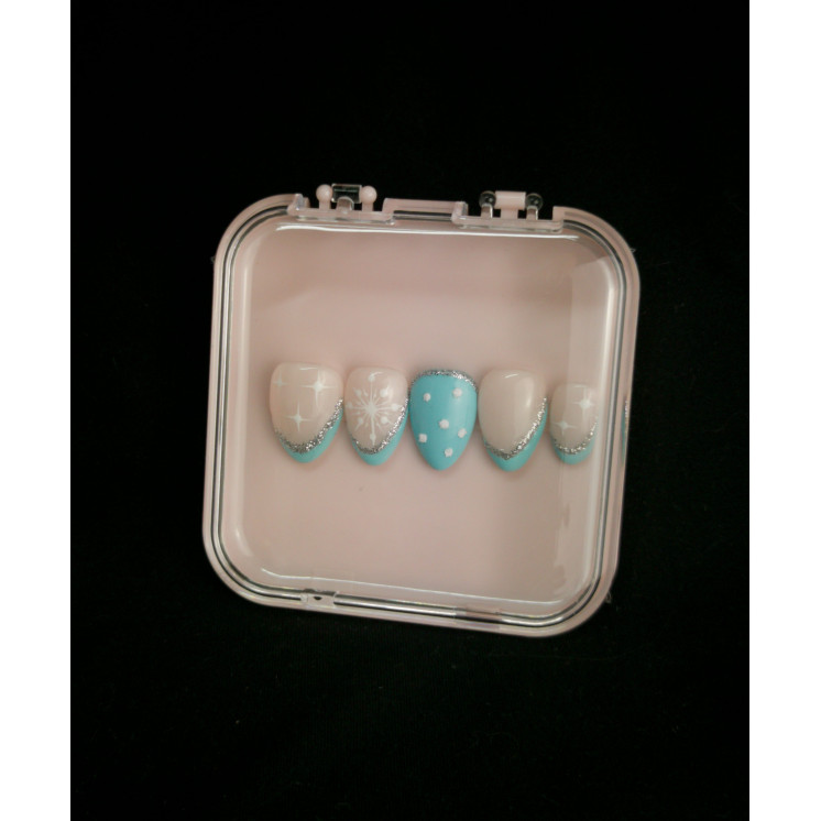 Press-on nails bleu givré & argent – Flocon & étoiles – Faits main – MyWorldByEnz