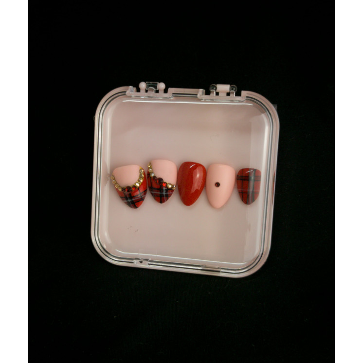 Press-on nails tartan rouge & nude – Strass dorés – Faits main – MyWorldByEnz