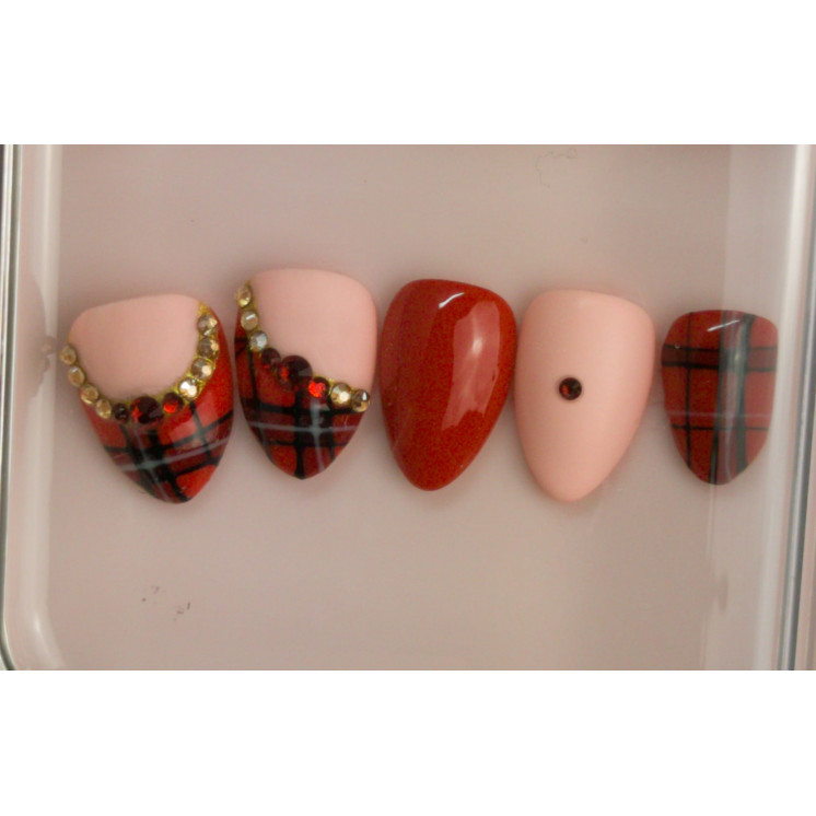 Press-on nails tartan rouge & nude – Strass dorés – Faits main – MyWorldByEnz