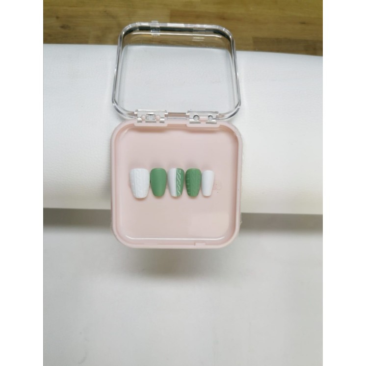 Press-on nails vert sauge & blanc – Effet tricot hiver – MyWorldByEnz