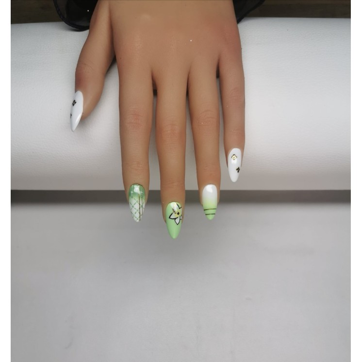 Press-on nails Verina – Wuthering Waves – Floral vert pastel | MyWorldByEnz